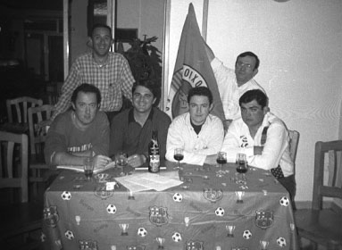 Primera reunión en el Bar River