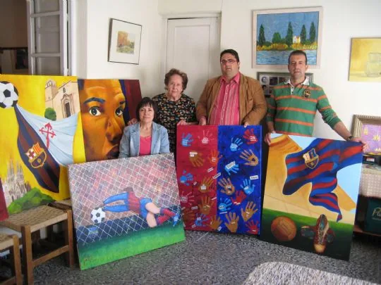 LA ASOCIACION DE PINTORES CONTRASTE ENTREGA LOS CUADROS CONMEMORATIVOS DE LA XXXII TROBADA MUNDIAL.