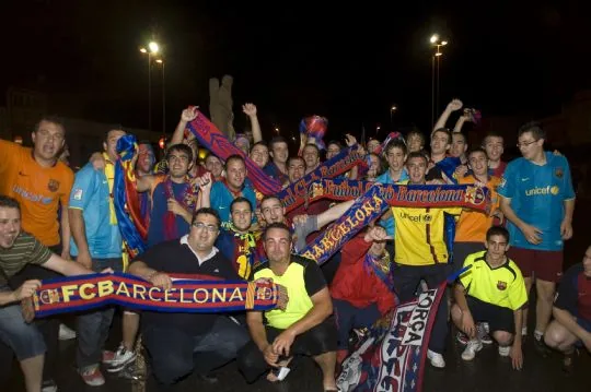 LA PEÑA BARCELONISTA DE TOTANA CELEBRA EL TRIPLETE EN LAS CALLES DE LA CIUDAD.