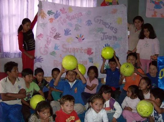 LA PEÑA BARCELONISTA DE TOTANA ENVIA MATERIAL DEPORTIVO A ATLANGATEPEC (MÉJICO)