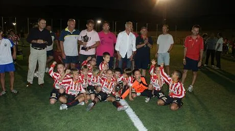 BROCHE DE ORO PARA LA XXXII TROBADA MUNDIAL: TORNEO DE FUTBOL ESCUELA DE FUTBOL TOTANA