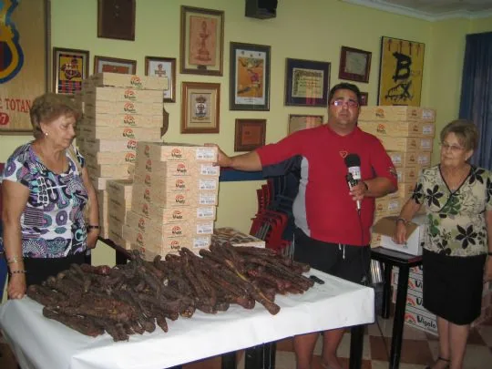 LA PEÑA BARCELONISTA DE TOTANA REPARTE LOTES DE PRODUCTOS ALIMENTICIOS EXCEDENTARIOS DE LA XXXII TROBADA — imagen 4