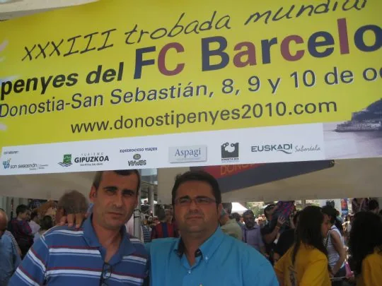 LA PB TOTANA VISITA EL STAND DE DIFUSION DE LA XXXIII TROBADA MUNDIAL DE PEÑAS BARCELONISTAS QUE SE CELEBRARA EN SAN SEBASTIAN