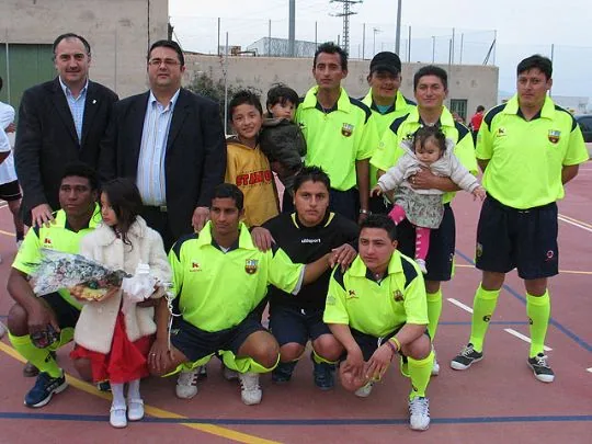 LA PB TOTANA SPONSOR OFICIAL DEL EQUIPO DE LA ASOCIACION LATINOAMERICANA DE INMIGRANTES UNIDOS EN EL 8º CAMPEONATO DE FUTBOL INDOOR. — imagen 3