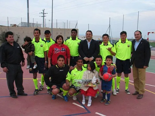 LA PB TOTANA SPONSOR OFICIAL DEL EQUIPO DE LA ASOCIACION LATINOAMERICANA DE INMIGRANTES UNIDOS EN EL 8º CAMPEONATO DE FUTBOL INDOOR. — imagen 4