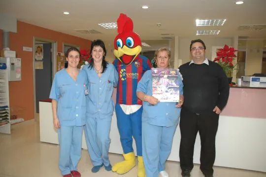 LA PB TOTANA REPARTE REGALOS A MAS DE 100 NIÑOS EN EL HOSPITAL VIRGEN DE LA ARRIXACA DE MURCIA