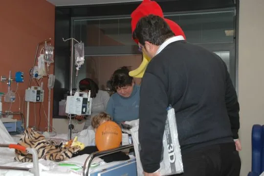 LA PB TOTANA REPARTE REGALOS A MAS DE 100 NIÑOS EN EL HOSPITAL VIRGEN DE LA ARRIXACA DE MURCIA — imagen 4