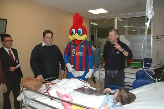 LA PB TOTANA REPARTE REGALOS A MAS DE 100 NIÑOS EN EL HOSPITAL VIRGEN DE LA ARRIXACA DE MURCIA — imagen 6