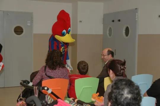 LA PB TOTANA REPARTE REGALOS A MAS DE 100 NIÑOS EN EL HOSPITAL VIRGEN DE LA ARRIXACA DE MURCIA — imagen 7