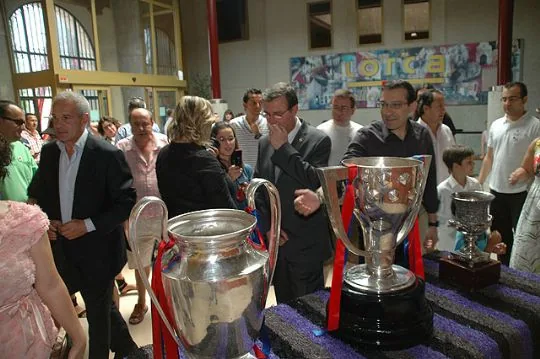 LA FEDERACIÓN DE PEÑAS BARCELONISTAS DE LA REGION DE MURCIA Y EL FCBARCELONA CON LOS AFECTADOS POR EL TERREMOTO DE LORCA