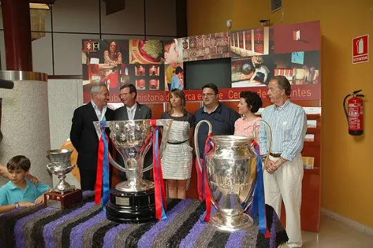 LA FEDERACIÓN DE PEÑAS BARCELONISTAS DE LA REGION DE MURCIA Y EL FCBARCELONA CON LOS AFECTADOS POR EL TERREMOTO DE LORCA — imagen 2