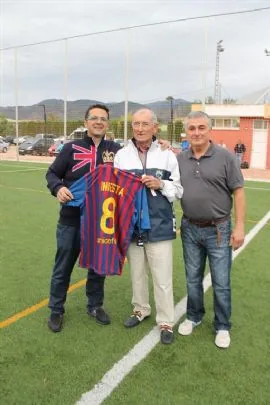 LA FEDERACIÓN DE PEÑAS BARCELONISTAS Y LA PB TOTANA AYUDAN A JAVITO — imagen 4