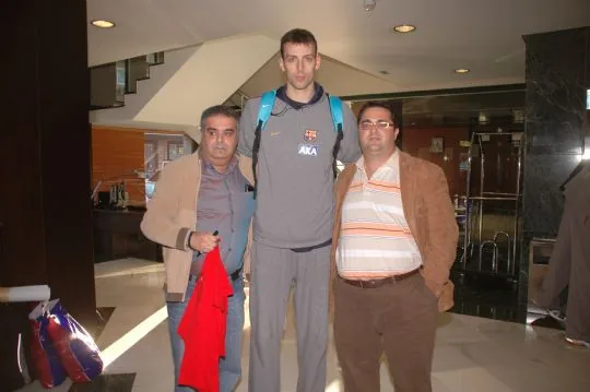 DIRECTIVOS DE LAS PEÑAS BARCELONISTAS DE TOTANA Y LAS TORRES DE COTILLAS REALIZAN UNA RECEPCIÓN AL AXA F.C. BARCELONA — imagen 2