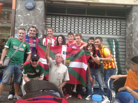 CASI 30 PEÑISTAS Y AFICIONADOS VIAJAN A BARCELONA AL PARTIDO FC BARCELONA - ATH. BILBAO — imagen 3