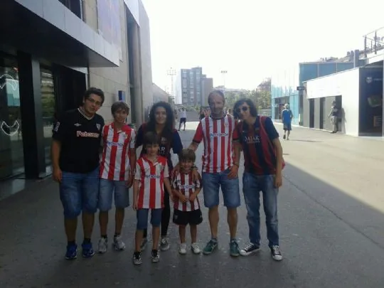 CASI 30 PEÑISTAS Y AFICIONADOS VIAJAN A BARCELONA AL PARTIDO FC BARCELONA - ATH. BILBAO — imagen 4