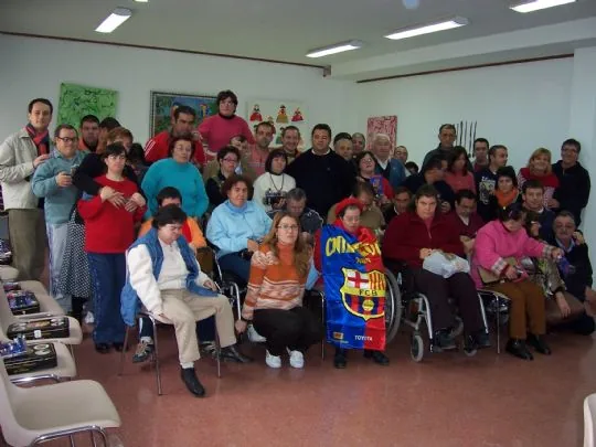 LA PEÑA BARCELONISTA DE TOTANA CELEBRA UNA JORNADA DE CONVIVENCIA CON LOS ENFERMOS MENTALES Y LOS DISCAPACITADOS DE LA LOCALIDAD — imagen 3