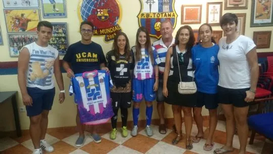 LA PEÑA BARCELONISTA DE TOTANA COLABORA CON EL CLUB LORCA DEPORTIVA FÉMINAS
