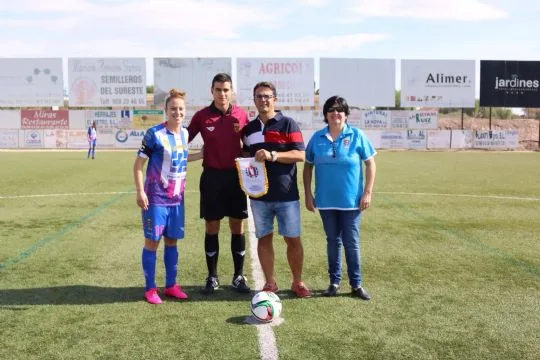 EL CLUB LORCA FÉMINAS REALIZA UN RECONOCIMIENTO A LA PEÑA BARCELONISTA DE TOTANA — imagen 3