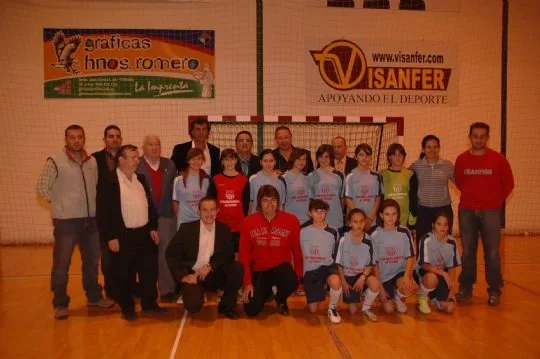 LA PEÑA BARCELONISTA DE TOTANA COLABORA CON EL FÚTBOL SALA FEMENINO