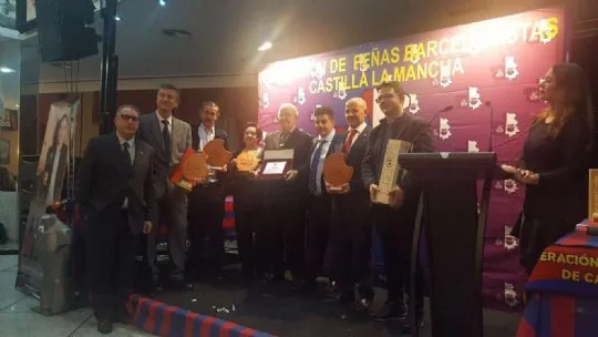 JUAN CARRION PRESIDENTE FPB MURCIA GALARDONADO CON EL PREMIO "BODEGAS INIESTA" EN LA V GALA DE LA FEDERACION DE PEÑAS BARCELONISTAS DE CASTILLA LA MANCHA — imagen 3