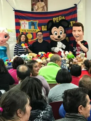 LA PEÑA BARCELONISTA DE TOTANA VISITA EN CENTRO DE PERSONAS CON DISCAPACIDAD INTELECTUAL JOSÉ MOYA TRILLA Y EL CENTRO DE PERSONAS CON ENFERMEDAD MENTAL PRINCESA LETIZIA — imagen 4