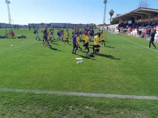 FÚTBOL Y SOLIDARIDAD SE DIERON LA MANO EN EL CAMPO "JUAN CAYUELA" DE TOTANA CON MOTIVO DEL TORNEO ORGANIZADO POR LA PEÑA BARCELONISTA DE TOTANA A BENEFICIO DE AELIP Y D´GENES — imagen 6