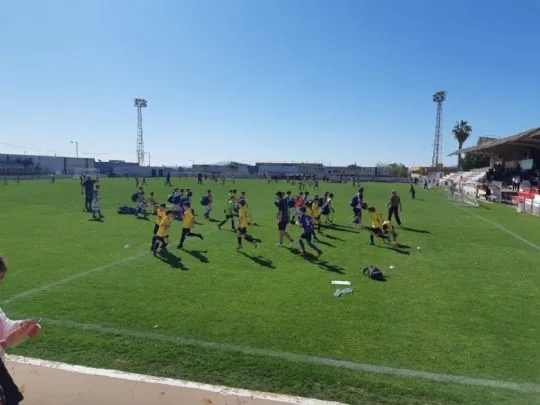 FÚTBOL Y SOLIDARIDAD SE DIERON LA MANO EN EL CAMPO "JUAN CAYUELA" DE TOTANA CON MOTIVO DEL TORNEO ORGANIZADO POR LA PEÑA BARCELONISTA DE TOTANA A BENEFICIO DE AELIP Y D´GENES — imagen 7