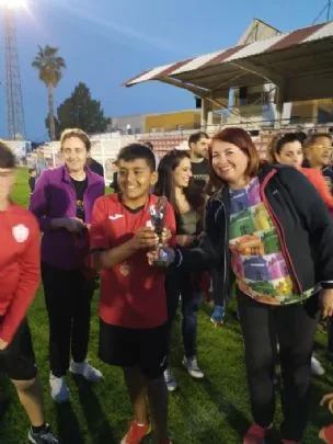 FÚTBOL Y SOLIDARIDAD SE DIERON LA MANO EN EL CAMPO "JUAN CAYUELA" DE TOTANA CON MOTIVO DEL TORNEO ORGANIZADO POR LA PEÑA BARCELONISTA DE TOTANA A BENEFICIO DE AELIP Y D´GENES — imagen 8