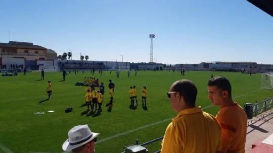 FÚTBOL Y SOLIDARIDAD SE DIERON LA MANO EN EL CAMPO "JUAN CAYUELA" DE TOTANA CON MOTIVO DEL TORNEO ORGANIZADO POR LA PEÑA BARCELONISTA DE TOTANA A BENEFICIO DE AELIP Y D´GENES — imagen 9