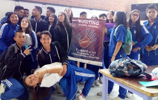 LAS FEDERACIONES DE PEÑAS BARCELONISTAS DE ALICANTE Y CASTILLA LA MANCHA JUNTO CON LA PEÑA BARCELONISTA DE TOTANA DESARROLLAN UN PROYECTO INNOVADOR CONTRA EL BULLYING EN BOGOTA (COLOMBIA) — imagen 2