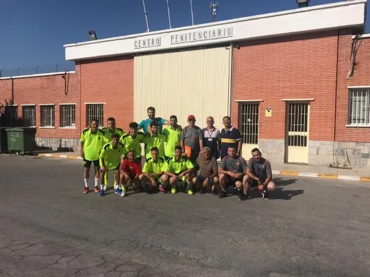 LA PEÑA BARCELONISTA DE TOTANA CLAUSURA LA ESCUELA DE FÚTBOL 2018-2019 QUE DESARROLLA EN EL CENTRO PENITENCIARIO DE MURCIA I . — imagen 5