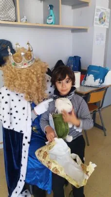 LA PEÑA BARCELONISTA DE TOTANA COLABORA CON LAS ESCUELAS DE NAVIDAD DE D'GENES