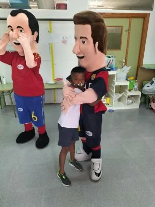 La Peña barcelonista de Totana colabora con las Escuelas de Verano inclusivas con personas con discapacidad y enfermedades raras que desarrolla la Asociación Dgenes en colaboración con el Ayuntamiento en Mazarron y Puerto de Mazarron — imagen 7