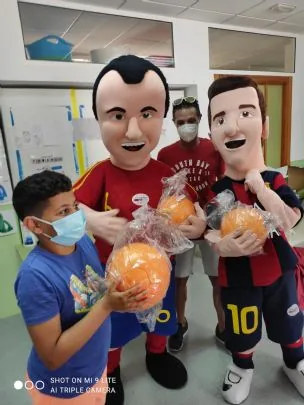 La Peña barcelonista de Totana colabora con las Escuelas de Verano inclusivas con personas con discapacidad y enfermedades raras que desarrolla la Asociación Dgenes en colaboración con el Ayuntamiento en Mazarron y Puerto de Mazarron — imagen 8