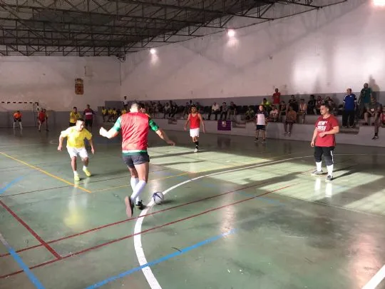 La peña Barcelonista de Totana colabora en la organización del torneo modular de fútbol sala en el centro penitenciario Murcia I — imagen 2