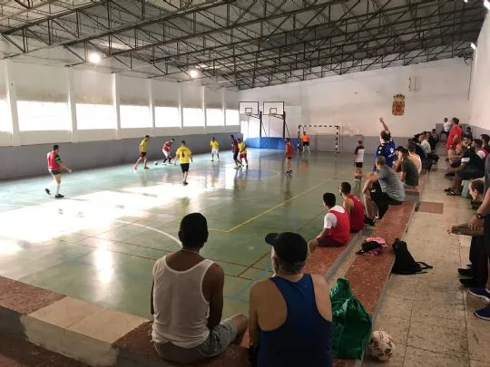 La peña Barcelonista de Totana colabora en la organización del torneo modular de fútbol sala en el centro penitenciario Murcia I — imagen 3