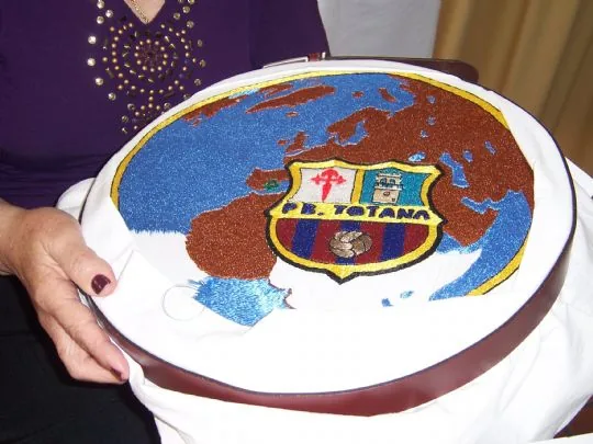 BORDADO DEL BANDERIN Y ESTANDARTE DE LA XXXII TROBADA