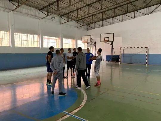 Más de 50 personas privadas de libertad participan en la escuela de fútbol del FCB que la Peña Barcelonista de Totana desarrolla en el CP Murcia I — imagen 3