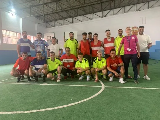 La Escuela de Fútbol de la Peña Barcelonista de Totana en el Centro Penitenciario de Murcia ayuda a 50 personas privadas de libertad a mejorar sus hábitos saludables a través del deporte