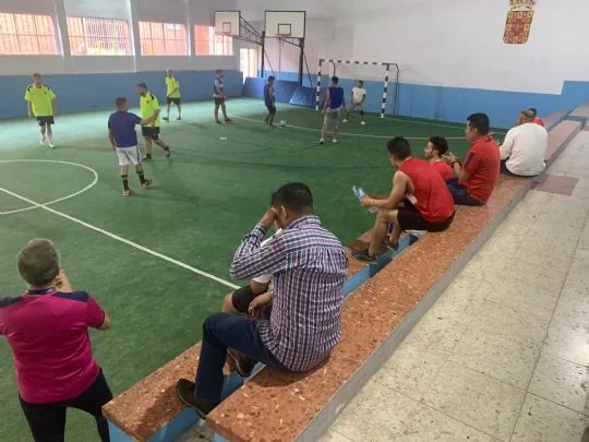 La Escuela de Fútbol de la Peña Barcelonista de Totana en el Centro Penitenciario de Murcia ayuda a 50 personas privadas de libertad a mejorar sus hábitos saludables a través del deporte — imagen 2
