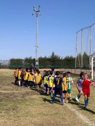 Mas de 150 niños y niñas participan en la escuela deportiva organizada por la Peña Barcelonista de Totana y la Asociación Deportiva Santa Eulalia