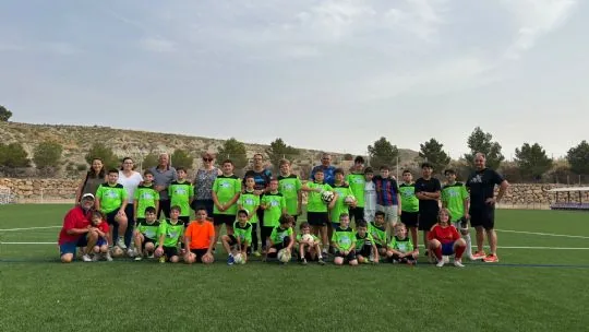 MÁS DE CIEN NIÑOS Y NIÑAS PARTICIPAN EN LA ESCUELA DEPORTIVA PB TOTANASANTA EULALIA DURANTE EL CURSO 2024/2025