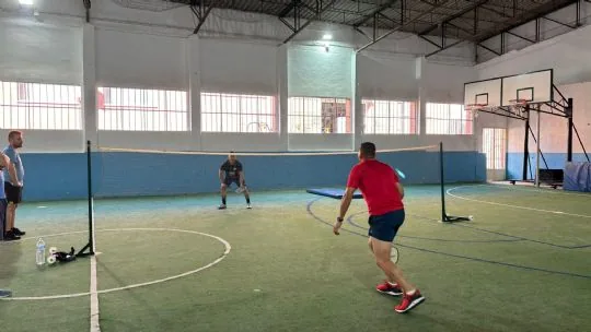 LA PEÑA BARCELONISTA DE TOTANA ORGANIZA TORNEOS DE BÁDMINTON, PING-PONG Y FÚTBOL SALA EN EL CENTRO PENITENCIARIO MURCIA I — imagen 4