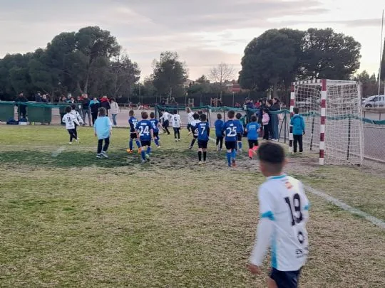 Más de 120 niños y niñas participan en la Escuela Deportiva Peña Barcelonista de Totana  Santa Eulalia en una jornada de deporte y solidaridad — imagen 6