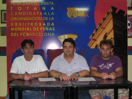 LA PB TOTANA FIRMA UN CONVENIO PARA LA REALIZACION DEL MONUMENTO CONMEMORATIVO DE LA XXXII TROBADA MUNDIAL DE PEÑAS