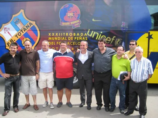 AUTOBUS SOLIDARIO DE LA XXXII TROBADA MUNDIAL DE PEÑAS DEL FC BARCELONA — imagen 3